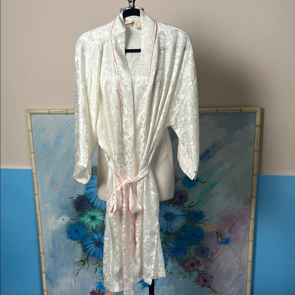 VTG Victoria's Secret Cream Jacquard Robe with Floral Detailing Belted Pockets - Picture 1 of 11
